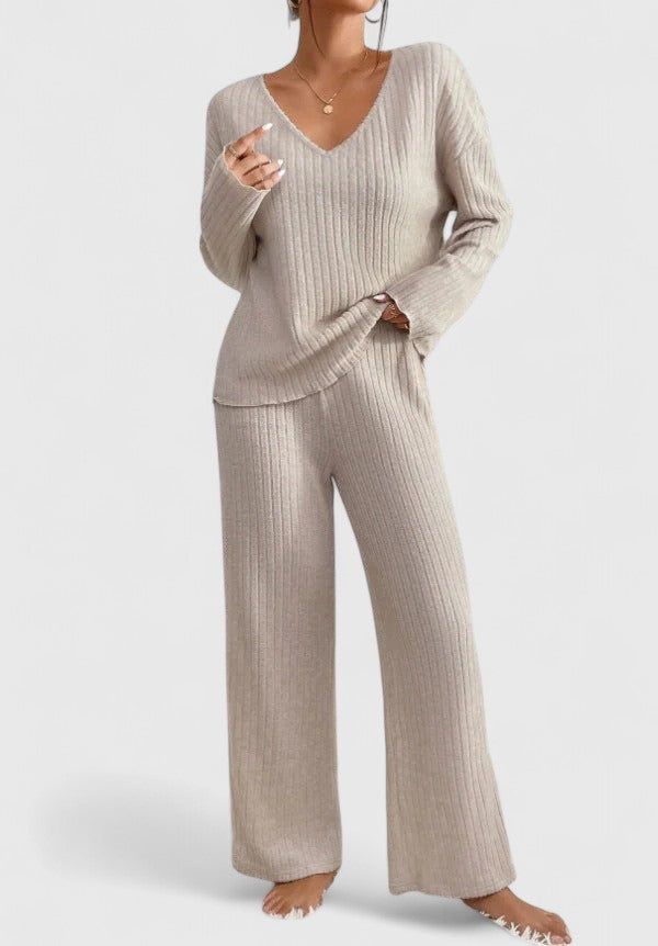 Angeline™ Komfortables Set | V-Ausschnitt-Pullover und weite Ripphose