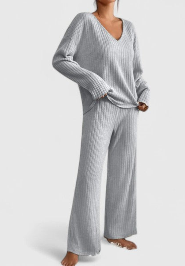 Angeline™ Komfortables Set | V-Ausschnitt-Pullover und weite Ripphose