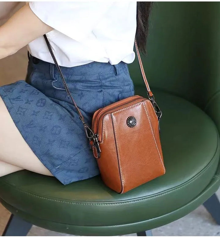 Vienna | Kompakte einfarbige Mini-Handtasche